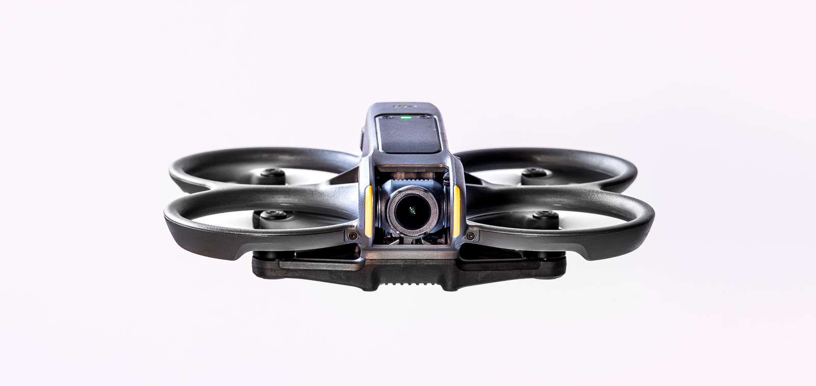 FPV-Drohne mit umhaustem Propellerschutz