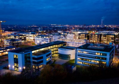 IHK Gebäude Heilbronn bei Dämmerung