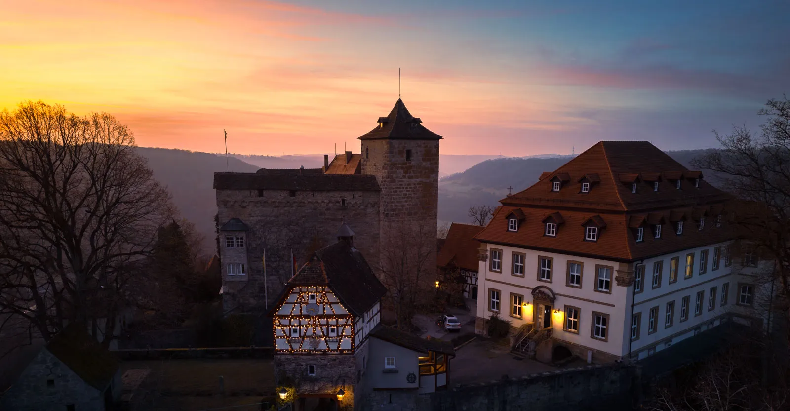 Sonnenuntergang über Schloss Stetten bei Künzelsau, Luftaufnahme